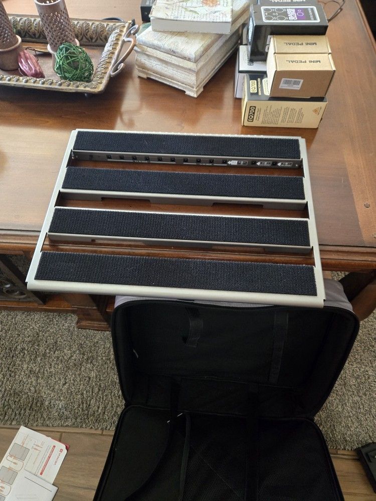 Vangoa Pedalboard w/ Isolated Power Supply