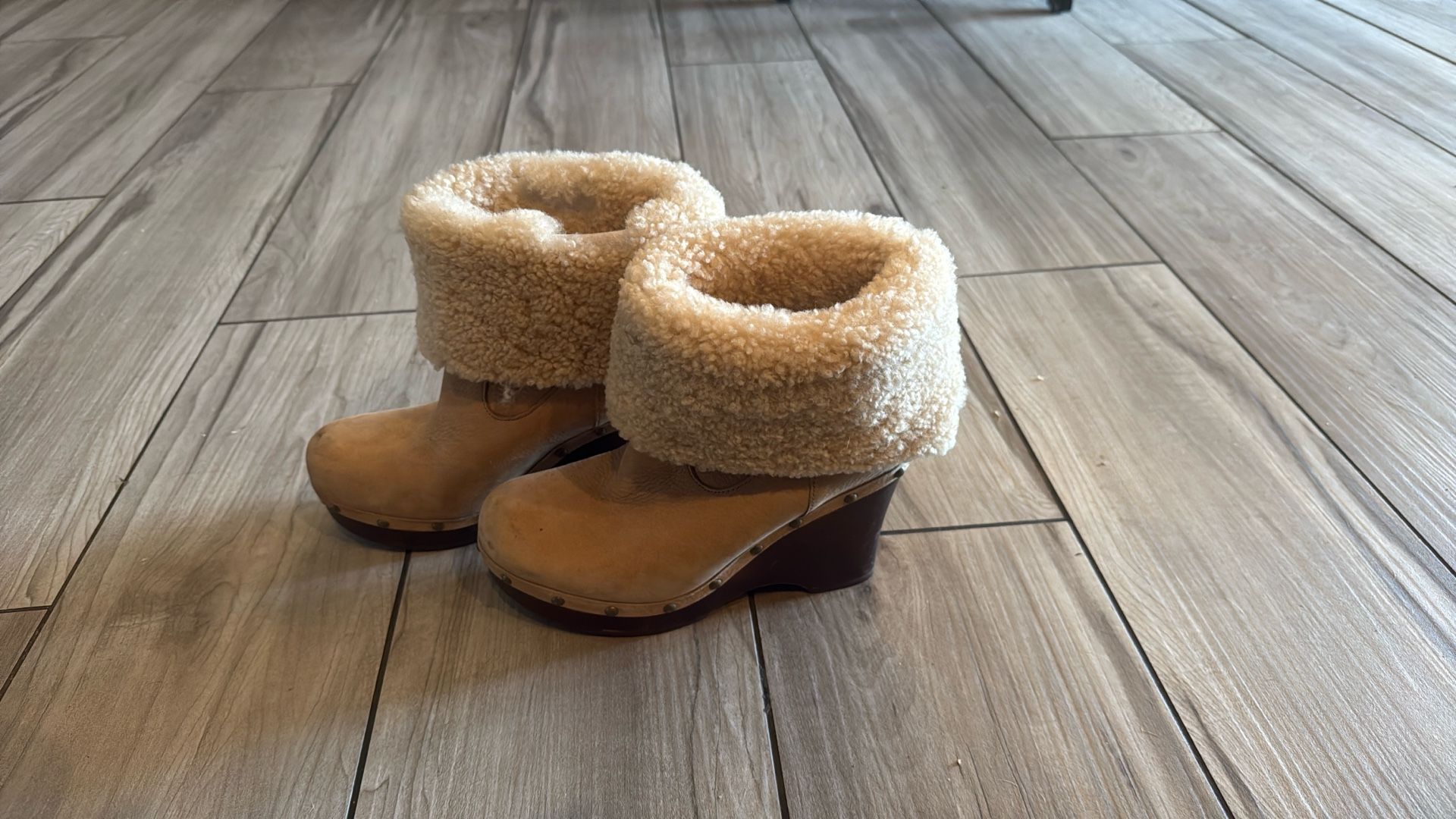 Ugg Carnegie Size 8