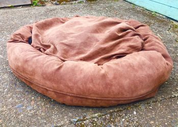 Big shrimpy nest dog bed 2025