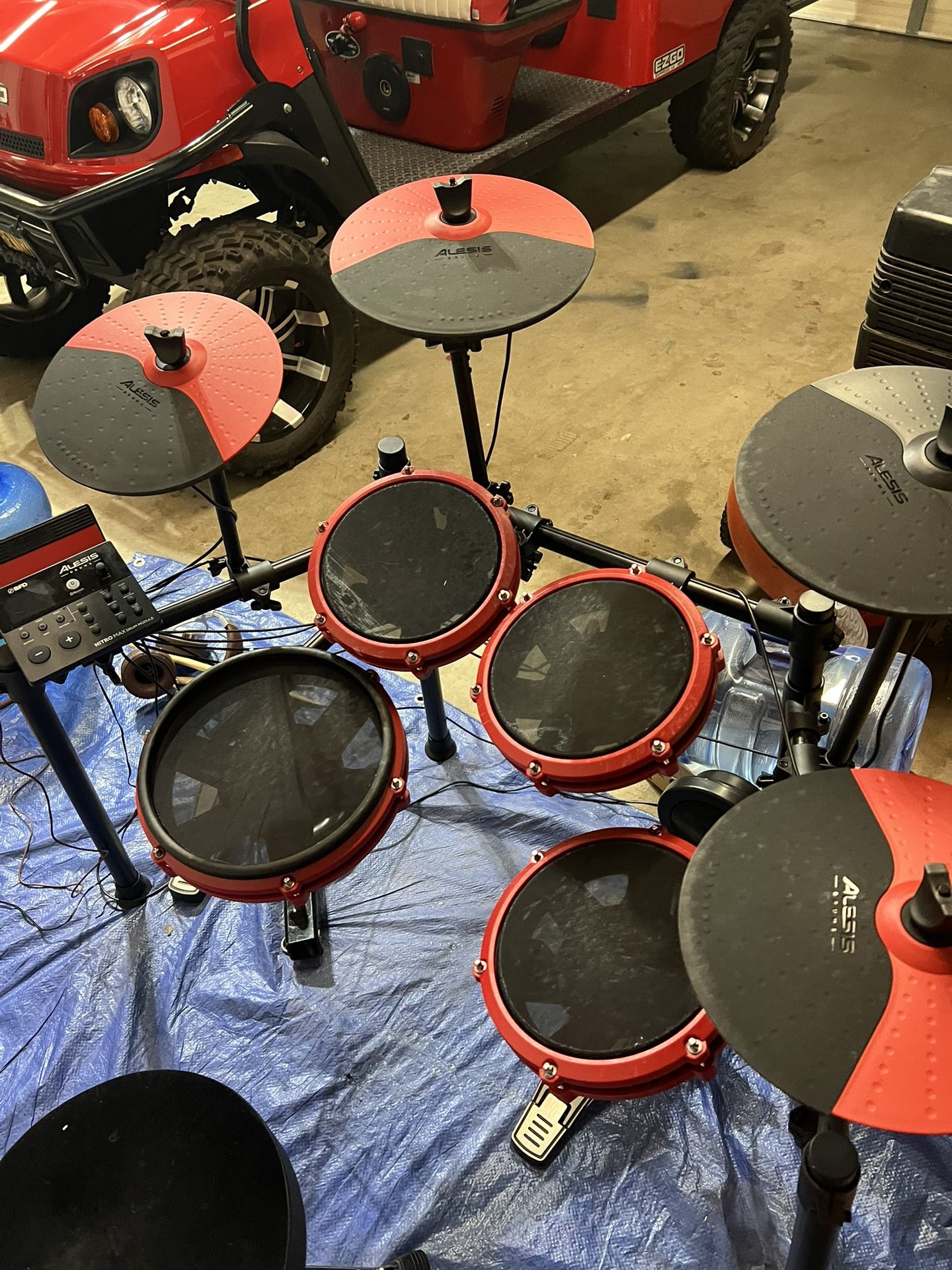 Alesis nitro max drum set w expansion kit