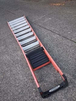 Louisville 6ft( platform height)Fiberglass Pinnacle Platform Ladder .Excellent Condition. Four pick up fremont sea. No lowball offers please. No trade