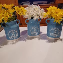 New "Keep Life Simple" Vase with flowers.  Home decor New with tags. Have 3 available. $5 each