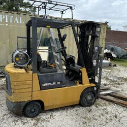 Caterpillar GC25K 5000 Lb Capacity Cushion Tire Forklift