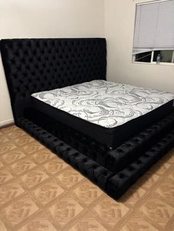 Black Tufted Velvet Bed Frame with Mattress