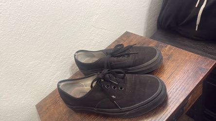 Black lace vans