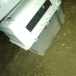 Large Kenel, Inside Food Tray, Water Dispenser