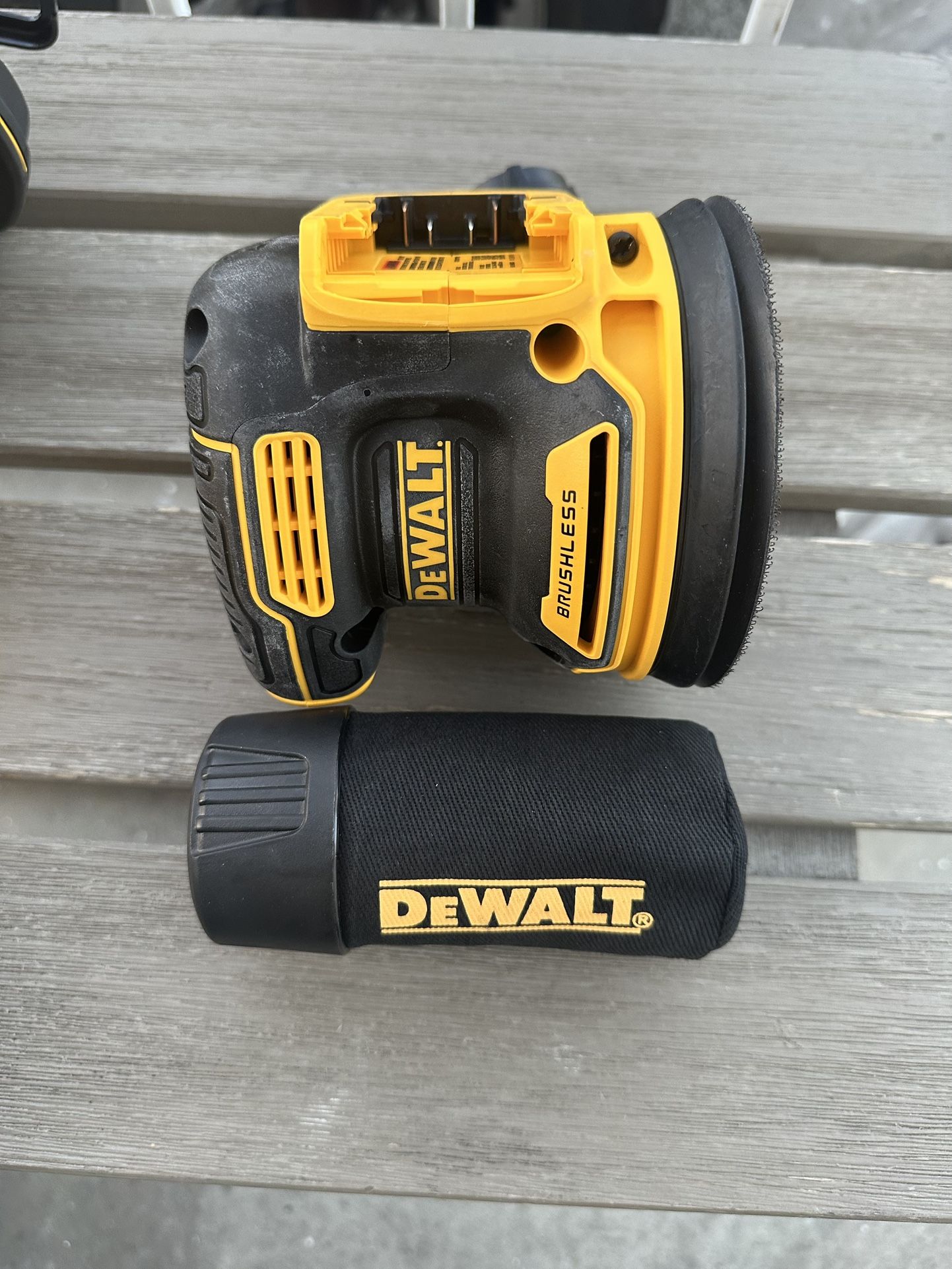 New 20v Dewalt Xr Brushless Sander Tool Only