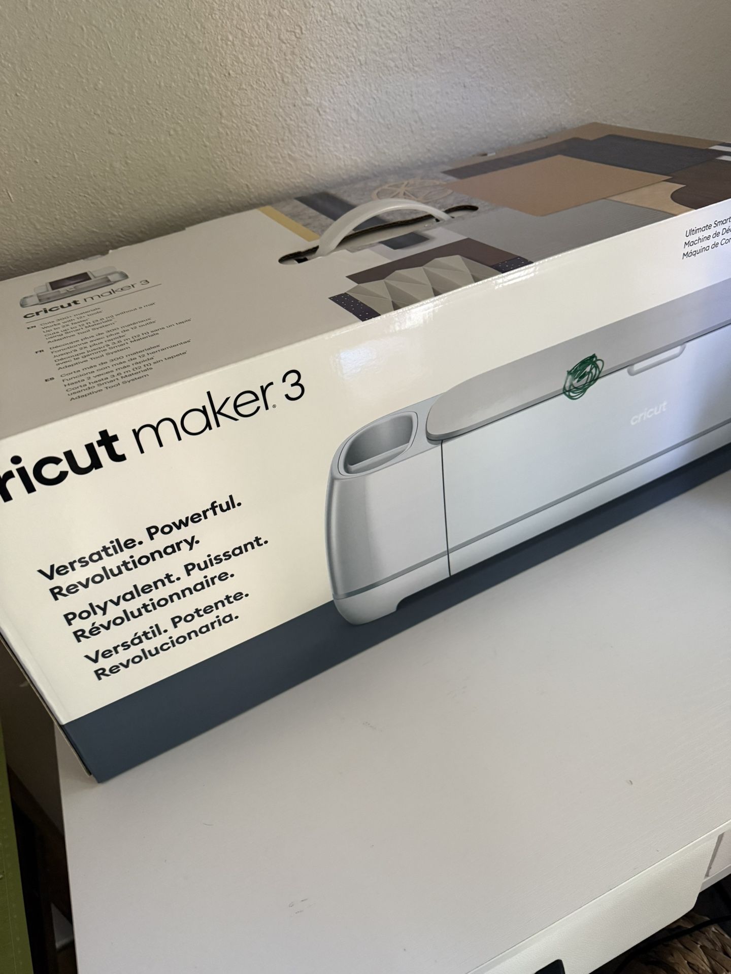 Cricut maker 3 with Two Mats And Tools