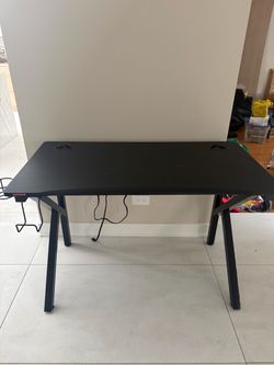 Gaming desk