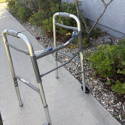 Foldable walker