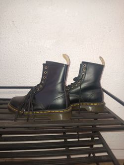 Women's size 5 Doc Martin's