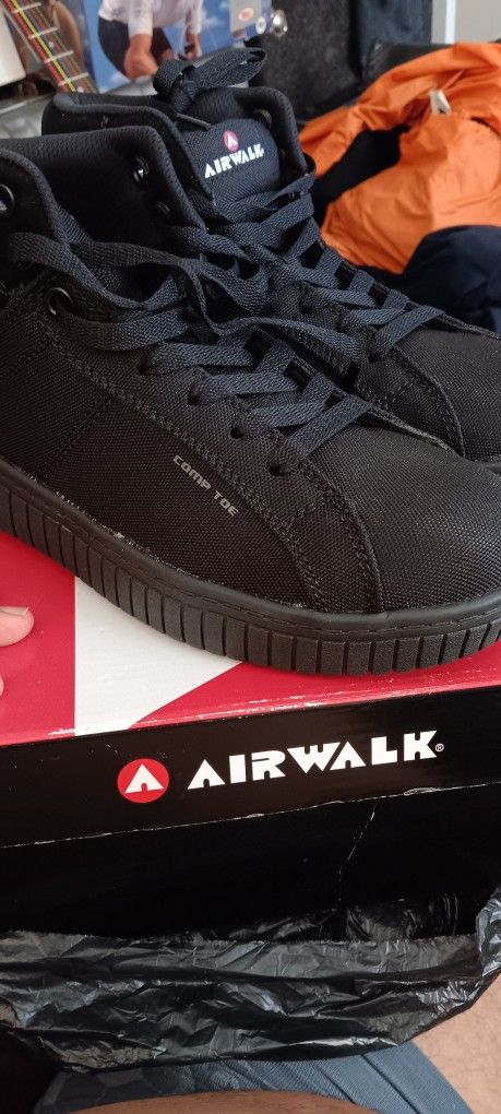 Airwalk Comp Toe Shoes Size 8.5 New