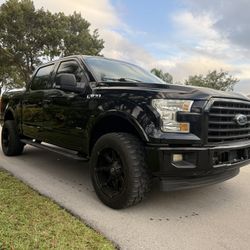 2017 Ford F150 XLT SuperCrew Cab Low Miles