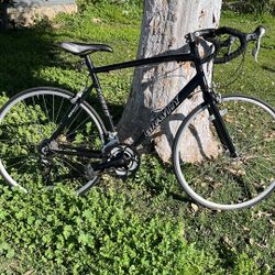 Gravity Avenue A road bike Very Nice Condition