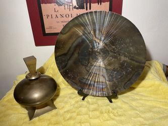 COPPER VESSLE/TEA POT AND MATCHING COPPER DECORATIVE PLATE