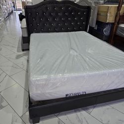 NEW Beautiful Full Size Black Faux Leather Platform Bed Frame