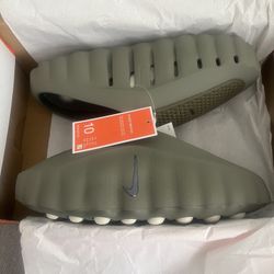 NIKE MIND SIZE 10 Women BRAND NEW IN BOX!