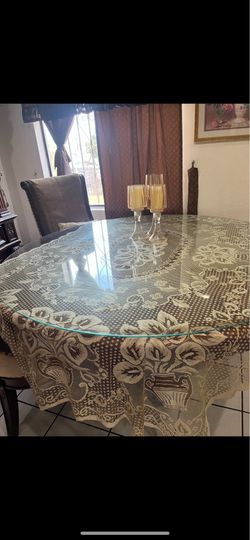 Comedor de madera en muy buenas condiciones