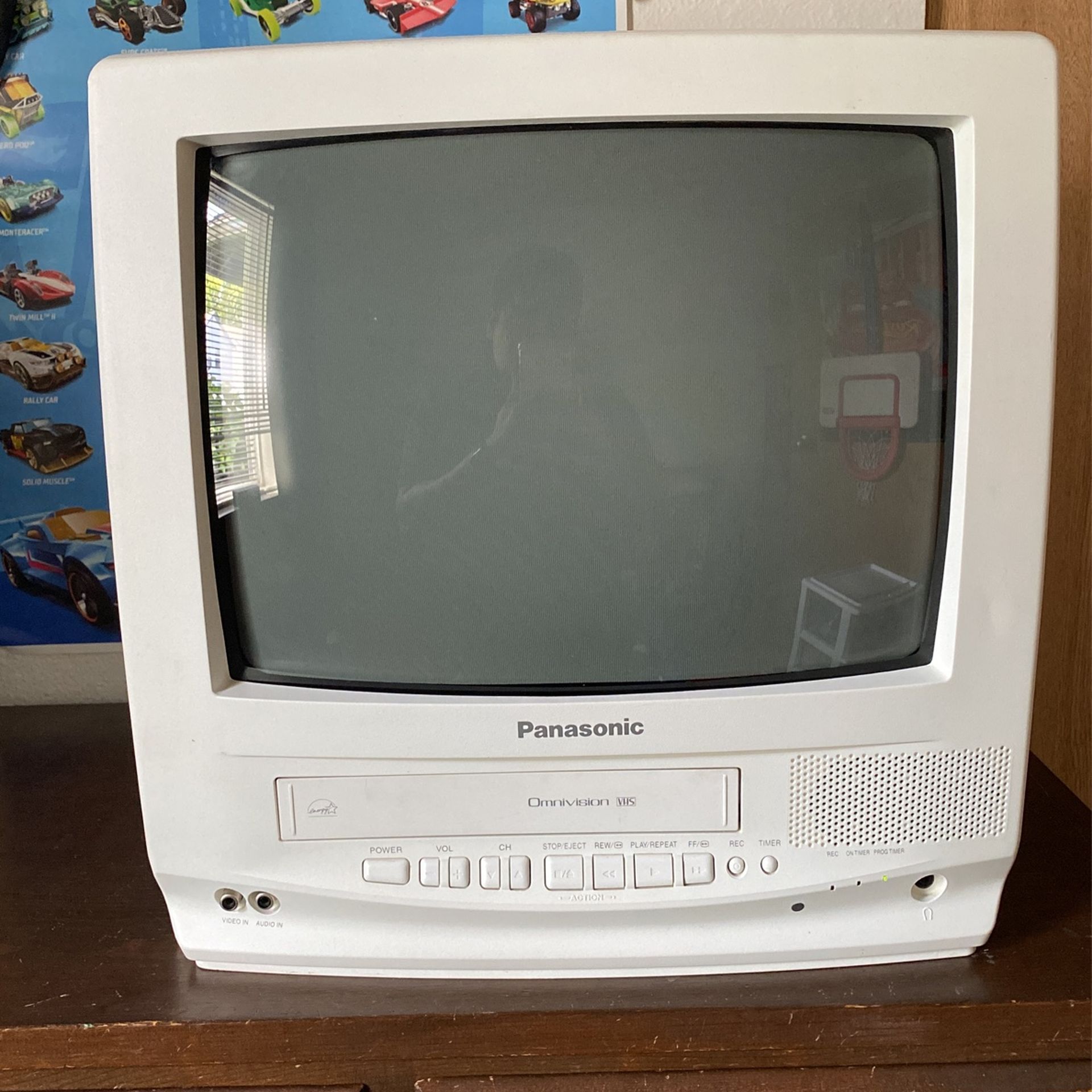 Panasonic 13" TV-VCR/VHS Combo White Retro Gaming Television CRT