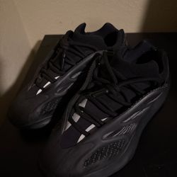 Yeezy 700 Black 
