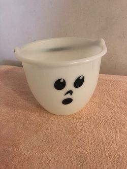 Plastic Halloween Ghost Trick or Treat Bucket With Handle 7” Tall