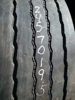 245 70 19.5 one good Dunlop truck tire