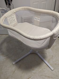 Halo Swivel Sleeper Bassinet