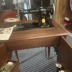 Singer Antique Original Sewing Machine Wooden Cabinet Pre-1930