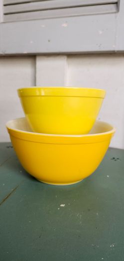 2 Vintage Pyrex Citrus Mixing Bowls