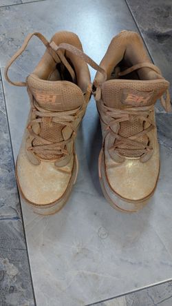 Under Armour size 6 cleats