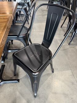 85 Restaurant chairs (85 sillas para restaurante)