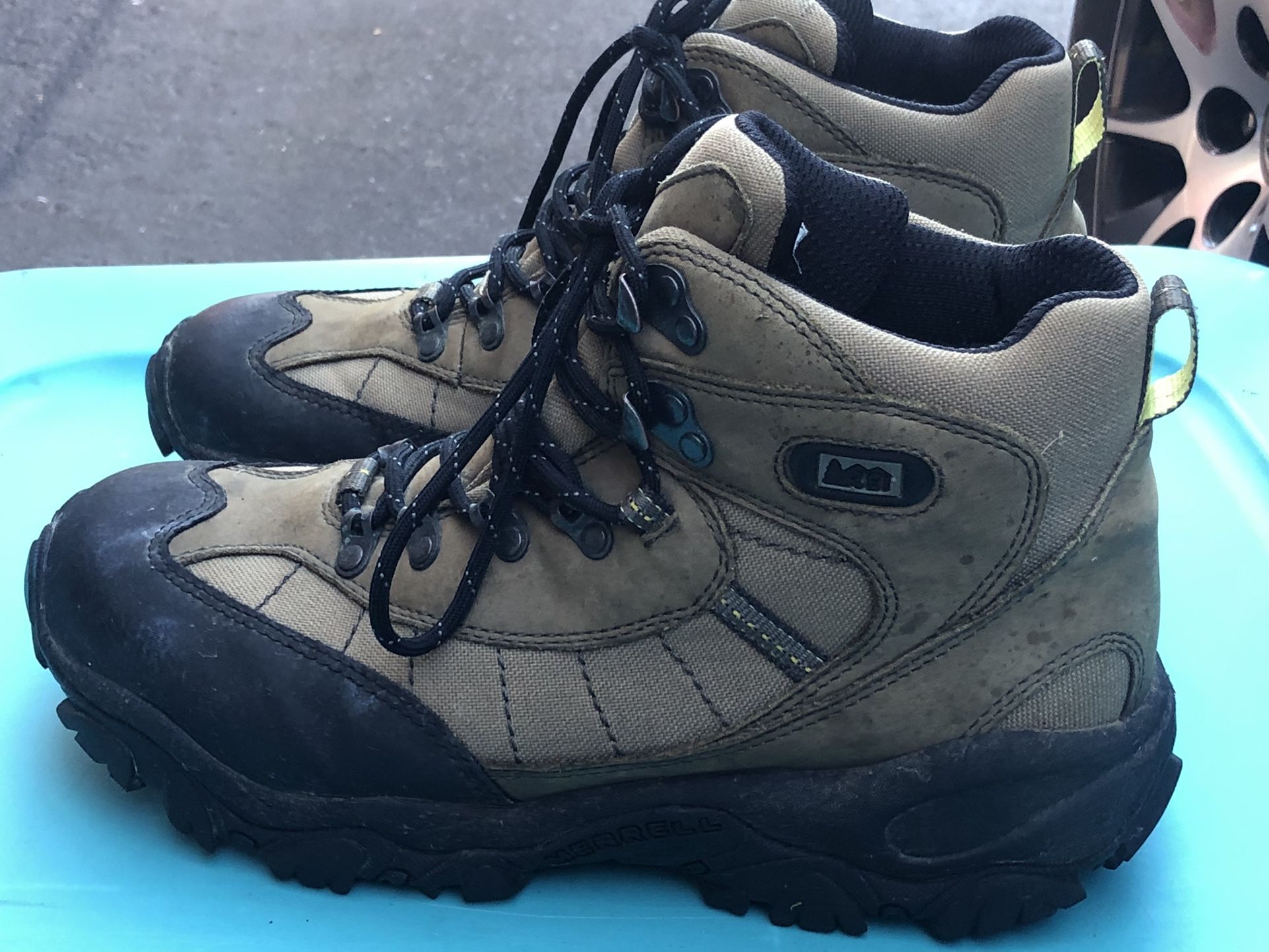 REI Monarch II Lichen Mid By Merrell Mid Waterproof Men’s Hiking Boots Size 10.5