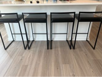 Four bar/island chairs