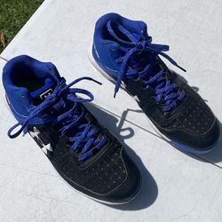 Like New Under Armour Size 8 Baseball Shoes