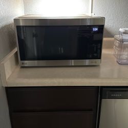 1200 Watt  LG Smart Inverter Microwave 