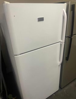 Deal: Frigidaire top‑mount fridge – White, works great, delivery avail