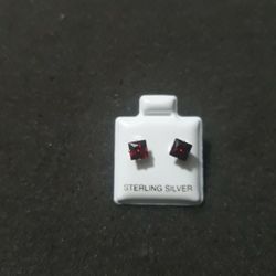 Sterling Silver Square Garnet Cz 5mm