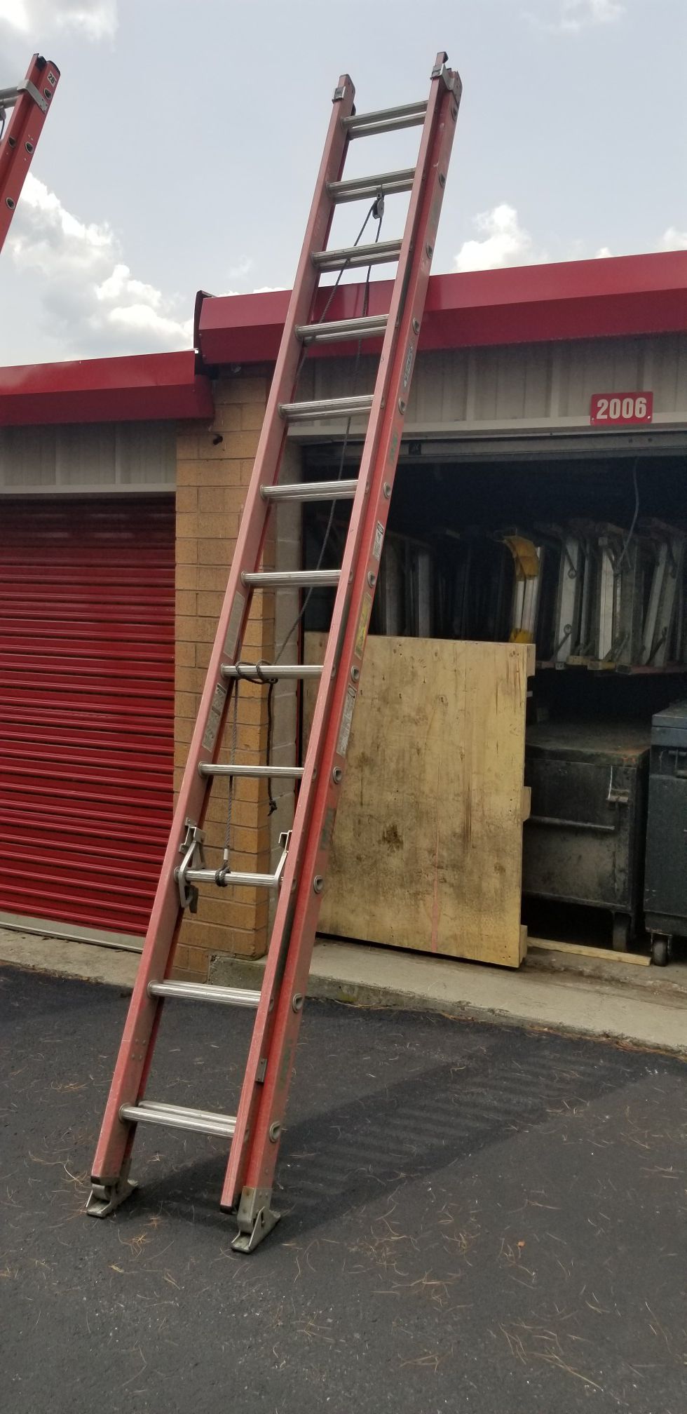 24 ft Fiberglass Extension Ladder, 300 lb capacity OSHA Approved.