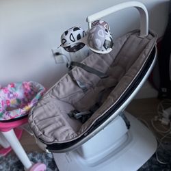 4 moms Mamaroo 