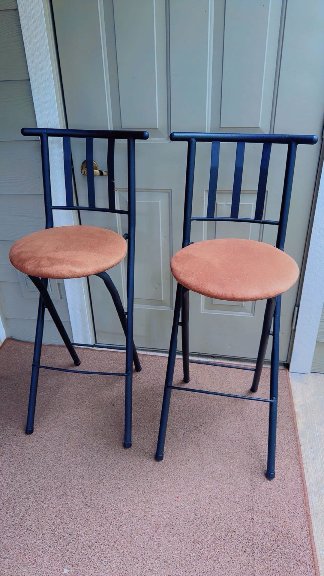 2Foldable Bar Stools