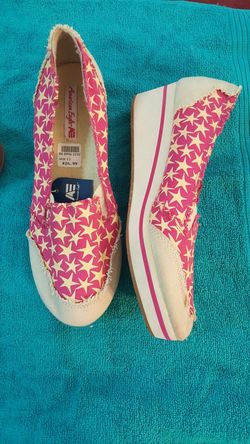 Size 11 new Hot pink wedge w/ stars