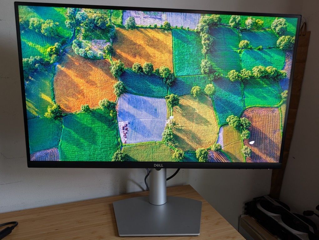 27-inch 4K UHD Monitor