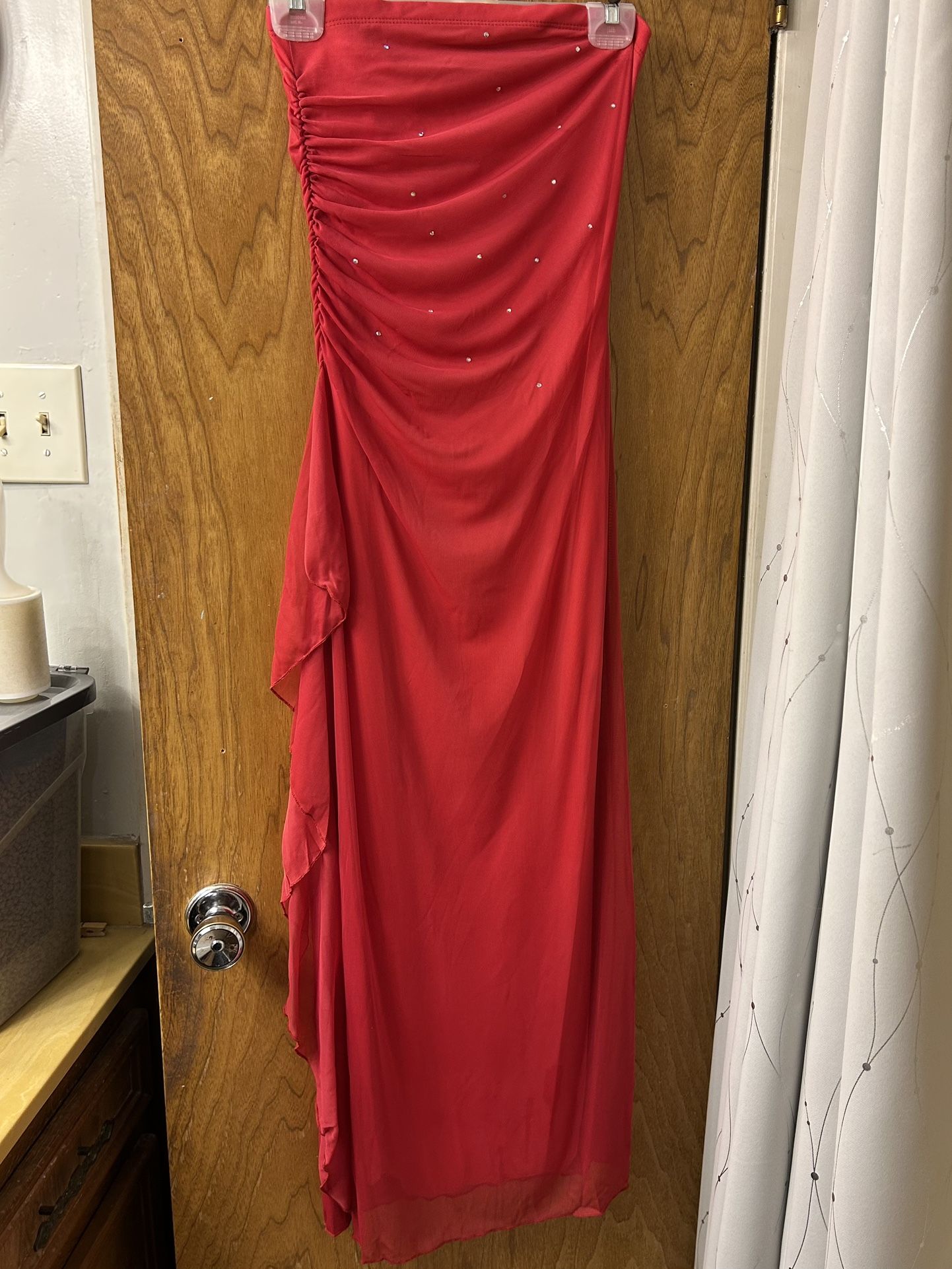 Simple Steapless Evening Length Dress