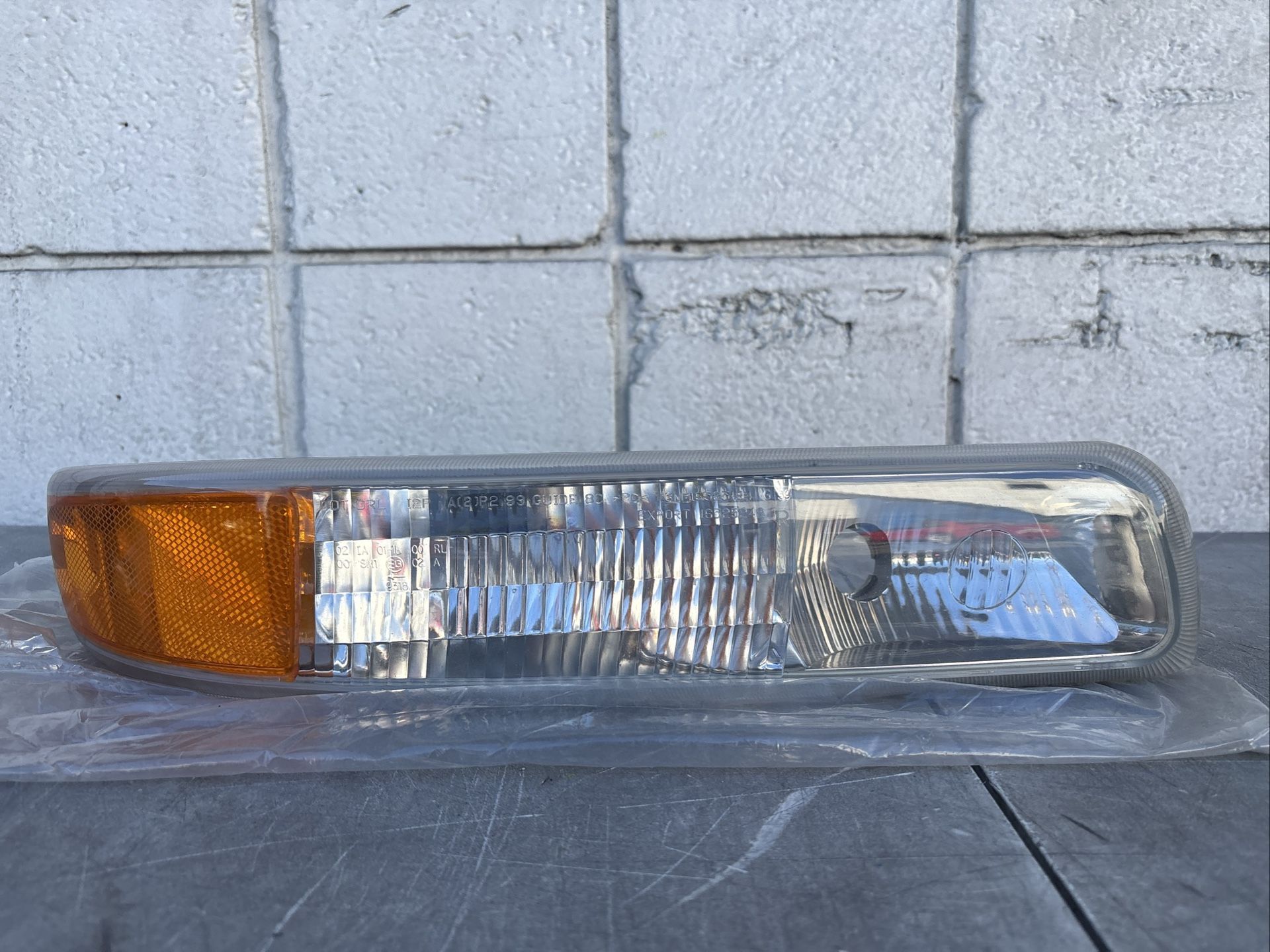 1(contact info removed) CHEVROLET GMC SIERRA SILVERADO TAHOE RIGHT TURN SIGNAL  1(contact info removed) OEM #5552