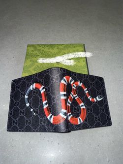 G ucci snake wallet