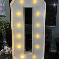 Números iluminados para decoraciones de fiesta.