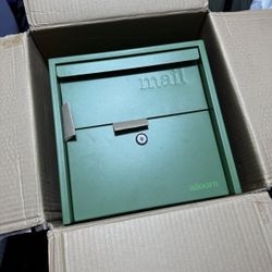 Adoorn Locking Mailbox Small
