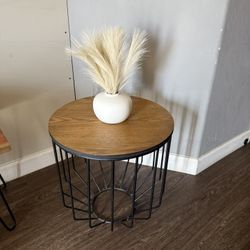 Lots Of Furniture Decor 