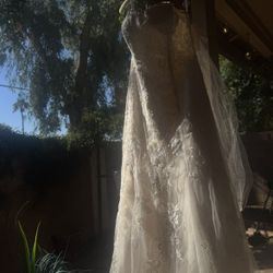 Beautiful NEW Empire Fit And Fare Wedding Dress