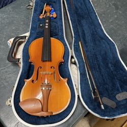 Violin Youth Size??? In Case.     SKB 